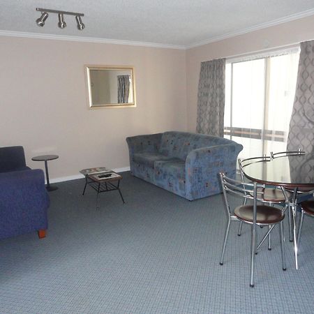 Hawks Inn Motel Upper Hutt Bagian luar foto
