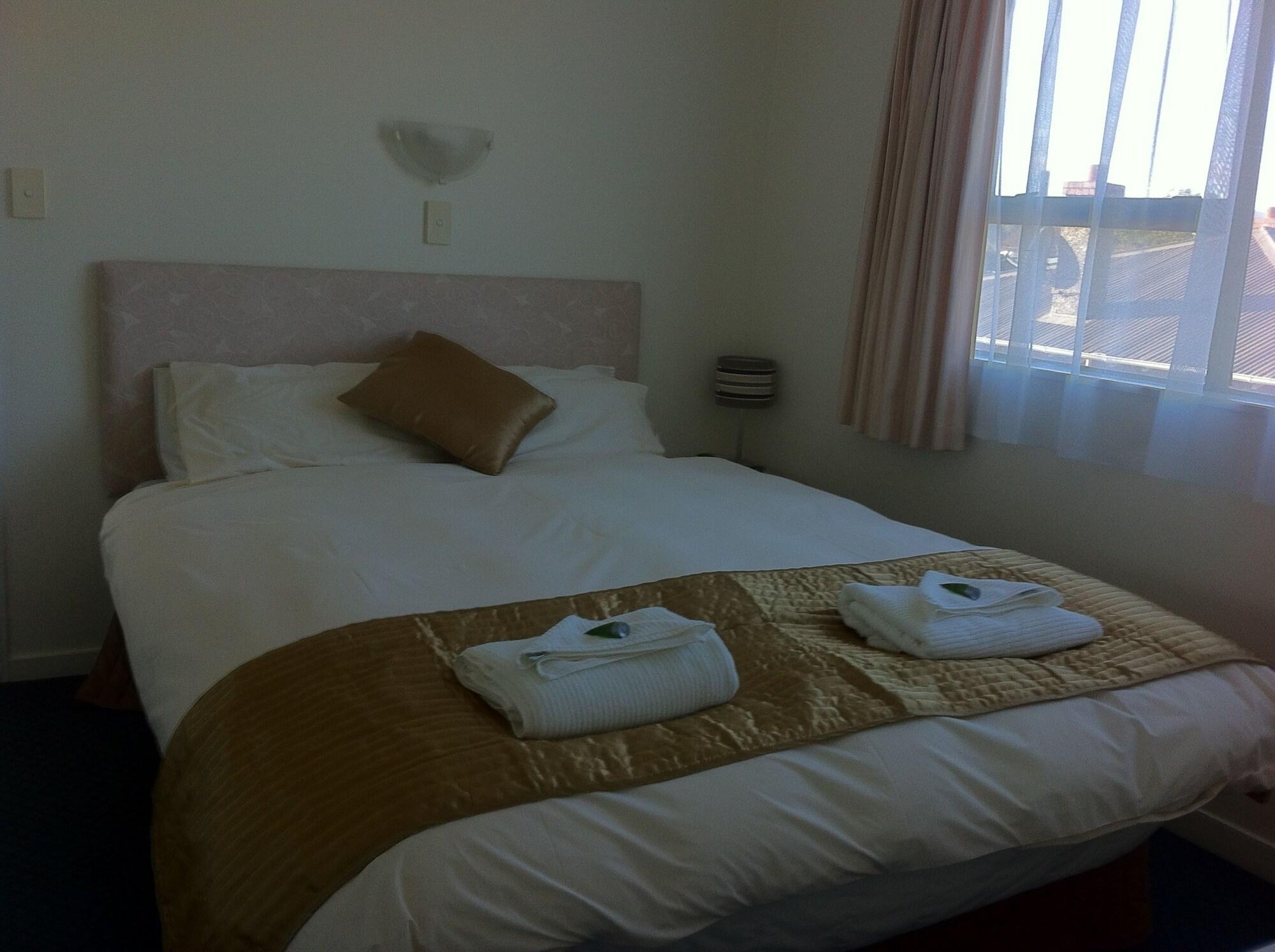 Hawks Inn Motel Upper Hutt Bagian luar foto