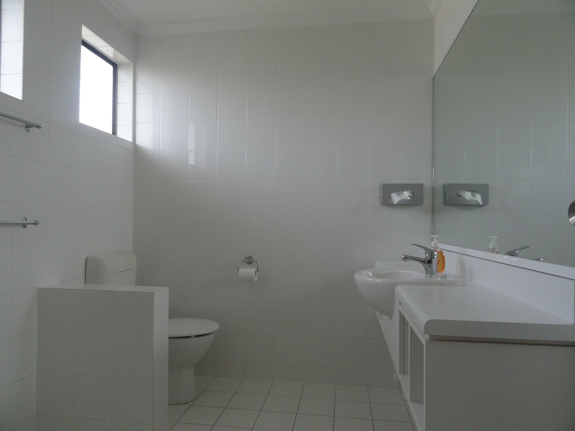 Hawks Inn Motel Upper Hutt Bagian luar foto