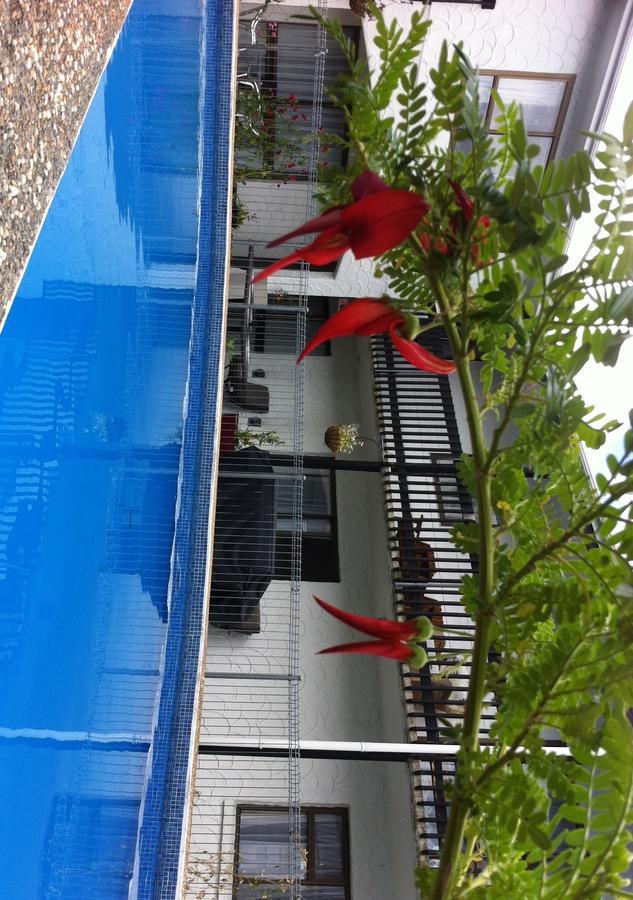 Hawks Inn Motel Upper Hutt Bagian luar foto
