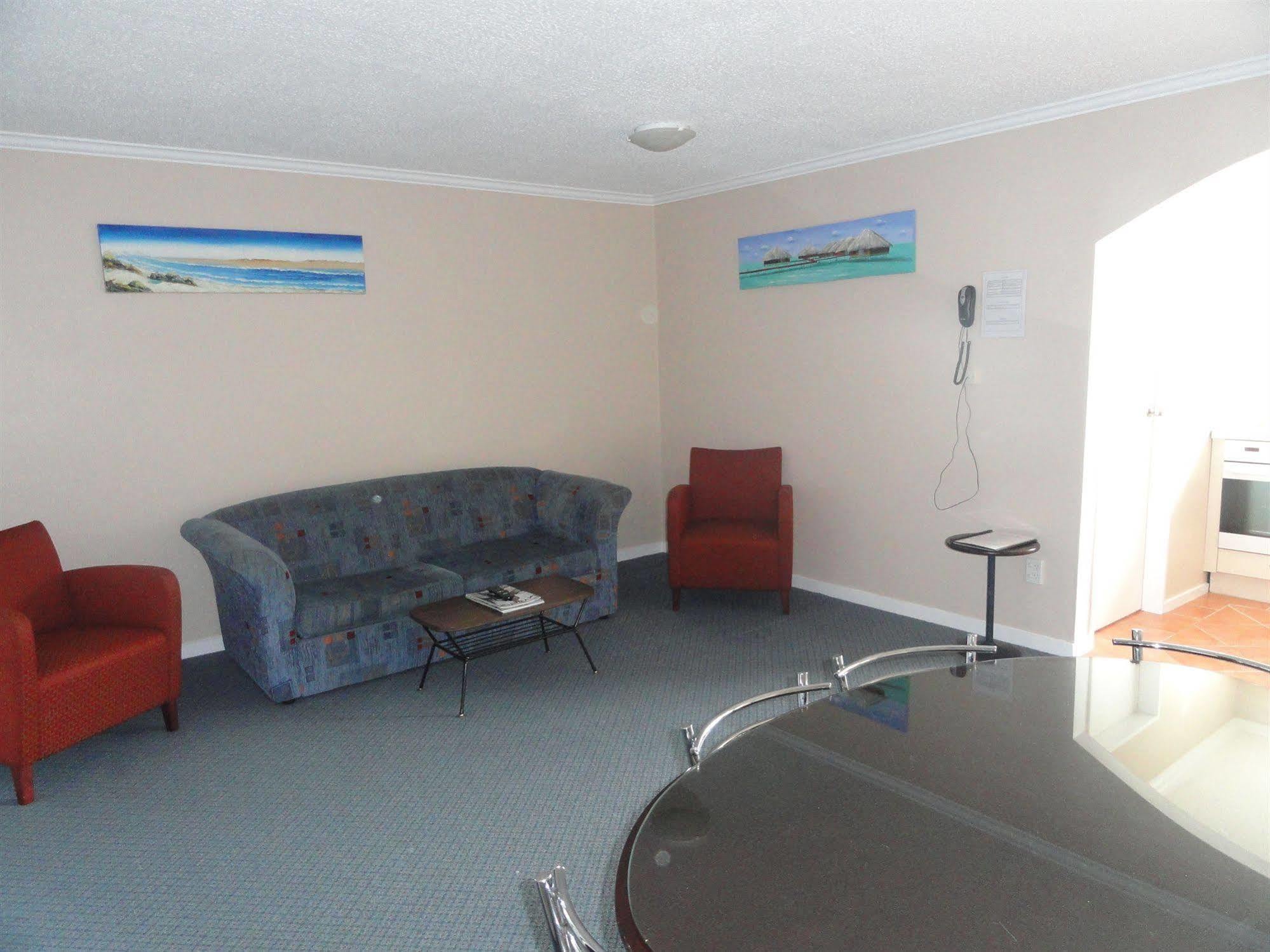 Hawks Inn Motel Upper Hutt Bagian luar foto
