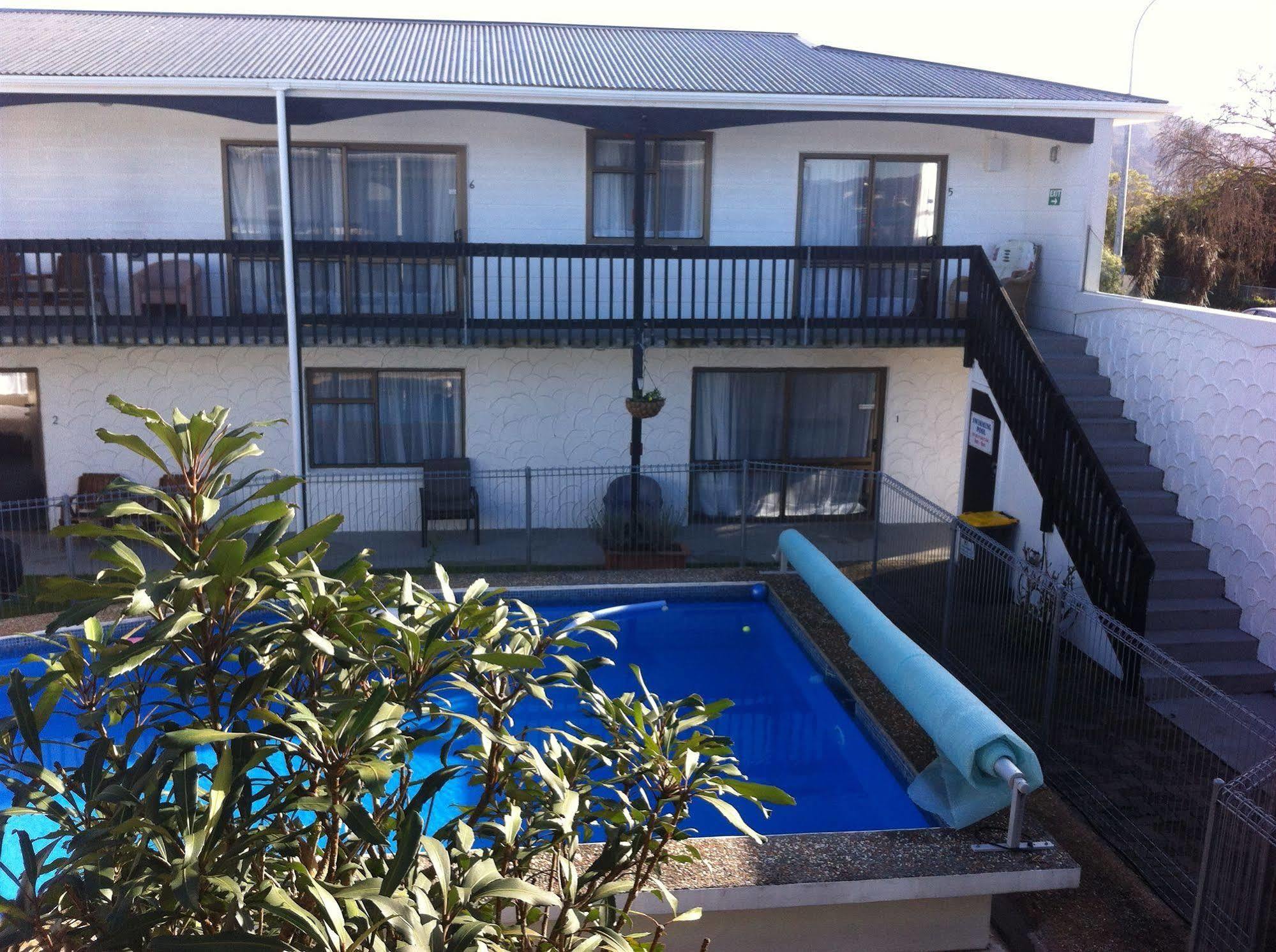 Hawks Inn Motel Upper Hutt Bagian luar foto