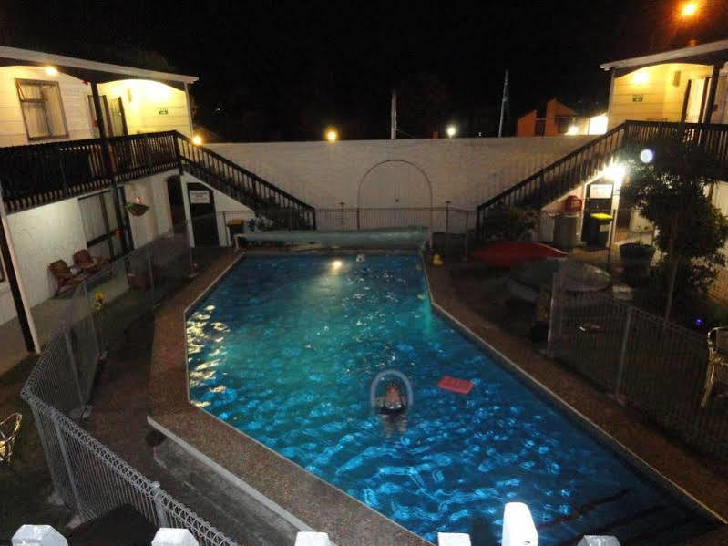 Hawks Inn Motel Upper Hutt Bagian luar foto